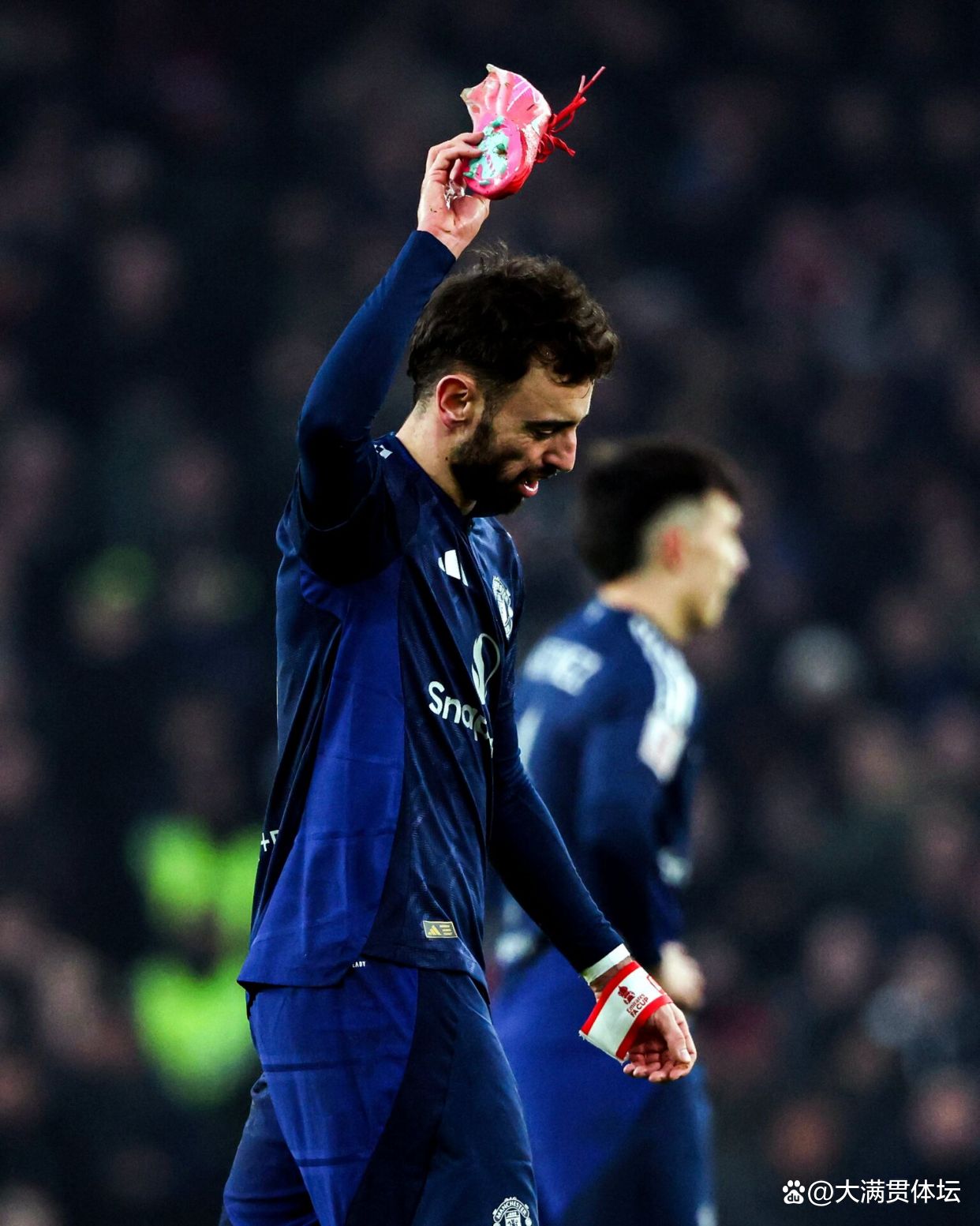 集结日足总杯焦点战,罗马伤情更新,气氛紧张,资深球员宣示担当(足坛最新转会一览表) 集结日足总杯焦点战,罗马伤情更新,气氛紧张,资深球员宣示担当(足坛最新转会一览表)